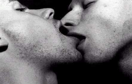 gay_kiss23.jpg hot kiss image by varnadochris