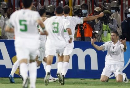 Anthar Yahia marcou o golo que apurou a Argélia