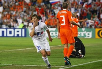 Arshavin arrumou com a Holanda