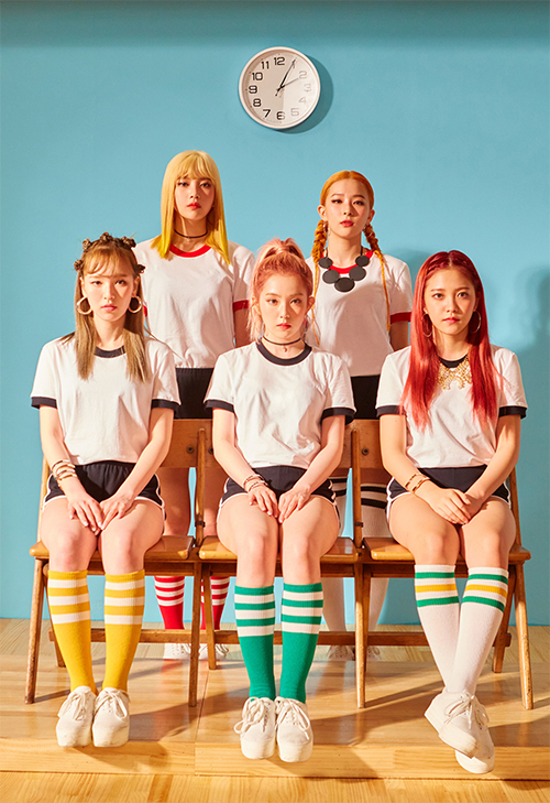 Red_Velvet_Russian_Roulette_group_photo_zpsbd9rjqvw.png