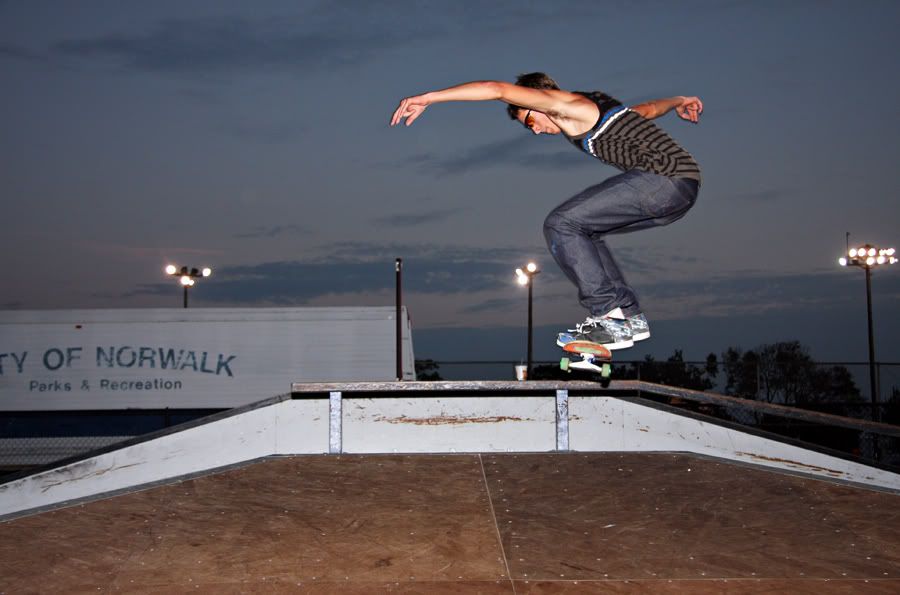 IMAGE: http://i296.photobucket.com/albums/mm191/never_there1981/sport1.jpg