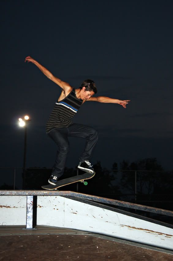 IMAGE: http://i296.photobucket.com/albums/mm191/never_there1981/sport3.jpg