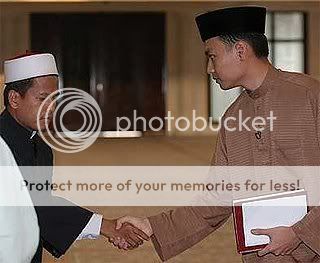 Ustaz Ramlang Porigi dan Mohd Saiful Bukhari